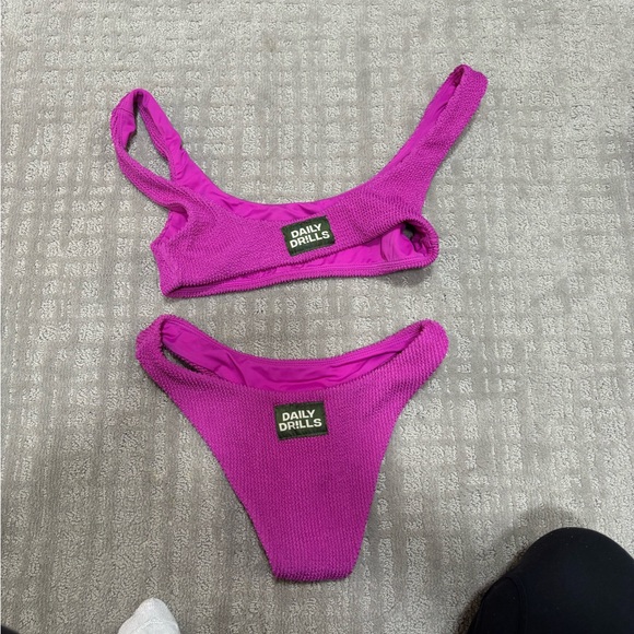Daily Drills wavy pink/purple bikini - Picture 2 of 2